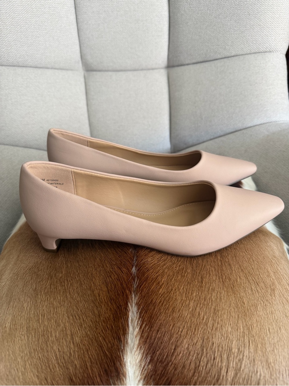 Women's Pointed Low Heel Pumps in beige